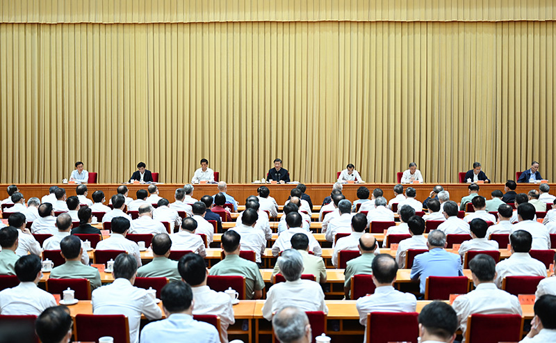 7月26日至27日,省部级主要领导干部“学习习近平总书记重要讲话精神,迎接党的二十大”专题研讨班在京举行。中共中央总书记、国家主席、中央军委主席习近平在开班式上发表重要讲话。李克强、栗战书、汪洋、王沪宁、赵乐际、韩正、王岐山出席开班式。新华社记者 谢环驰 摄 7月26日至27日,省部级主要领导干部“学习习近平总书记重要讲话精神,迎接党的二十大”专题研讨班在京举行。中共中央总书记、国家主席、中央军委主席习近平在开班式上发表重要讲话。李克强、栗战书、汪洋、王沪宁、赵乐际、韩正、王岐山出席开班式。新华社记者 谢环驰 摄